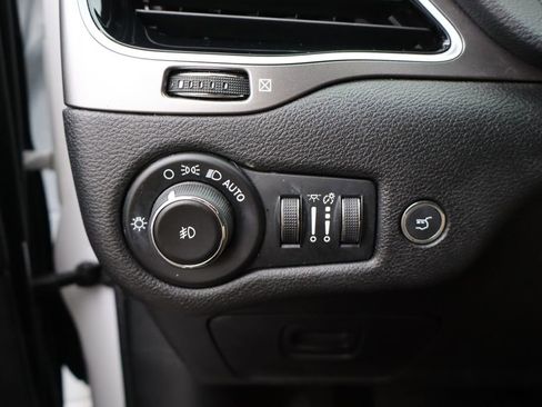 Used 2020 Jeep Cherokee Limited image 13