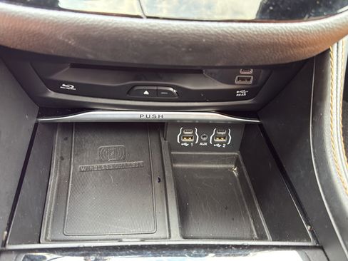 Used 2023 Chrysler Pacifica Pinnacle FWD image 30