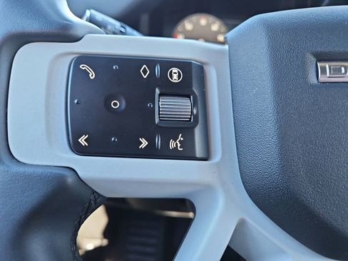 Used 2025 Land Rover Defender 110 S image 24