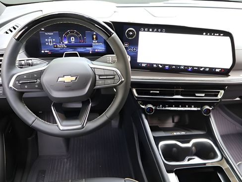 Used 2025 Chevrolet Traverse High Country w/ LPO, Floor Liner Package FWD image 14