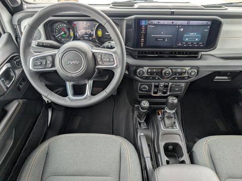 Used 2025 Jeep Wrangler Unlimited Sahara AWD/4WD image 6