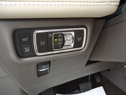 Used 2023 Lincoln Nautilus Reserve w/ Equipment Group 201A AWD/4WD image 14