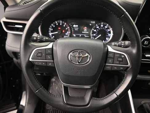 Used 2023 Toyota Highlander XLE image 9