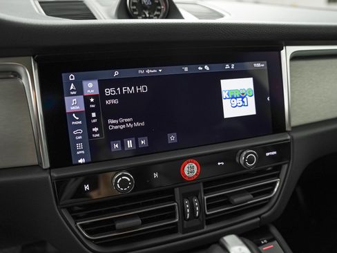 Certified 2026 Porsche Macan AWD/4WD image 20
