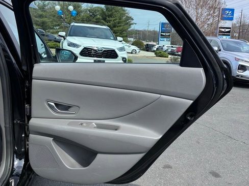 Used 2023 Hyundai Elantra SEL w/ Convenience Package image 41