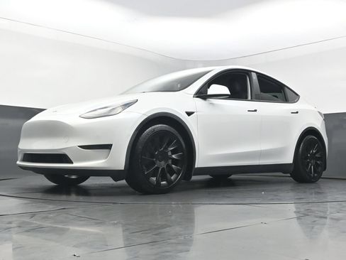 Used 2021 Tesla Model Y Long Range AWD/4WD image 47