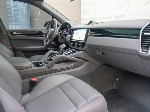 Used 2023 Porsche Cayenne image 28