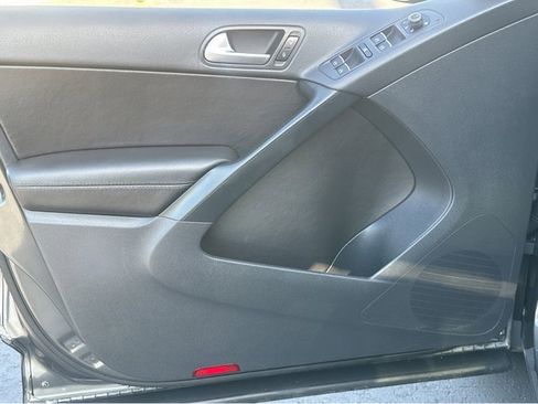 Used 2016 Volkswagen Tiguan SE image 33