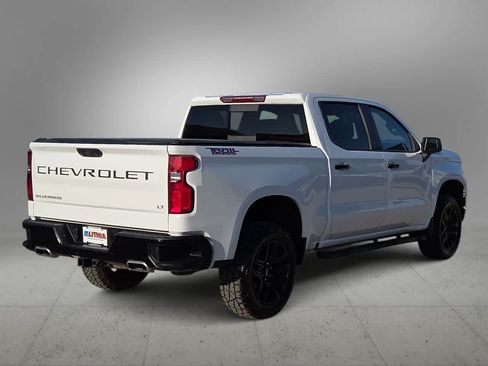 Used 2024 Chevrolet Silverado 1500 LT Trail Boss w/ Convenience Package II AWD/4WD image 8