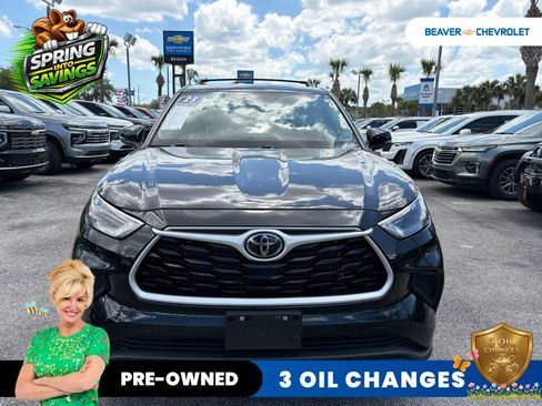 Used 2023 Toyota Highlander L FWD image 3