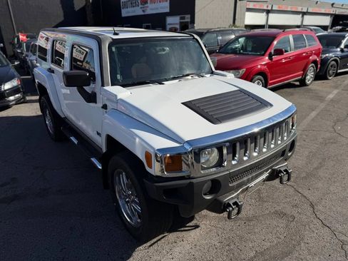 Used 2007 HUMMER H3 image 2