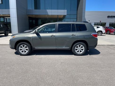 Used 2011 Toyota Highlander SE w/ Tow Pkg image 4