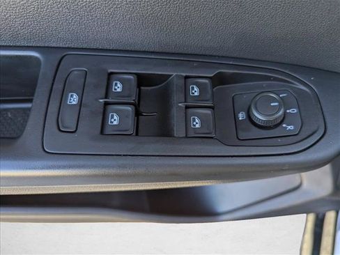 Used 2022 Volkswagen Taos SE FWD image 10