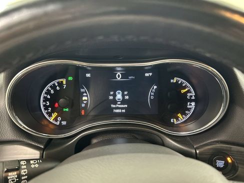 Used 2020 Jeep Grand Cherokee Altitude AWD/4WD image 13