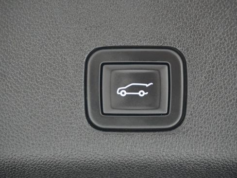 Used 2024 Chevrolet Tahoe Z71 w/ Luxury Package image 7