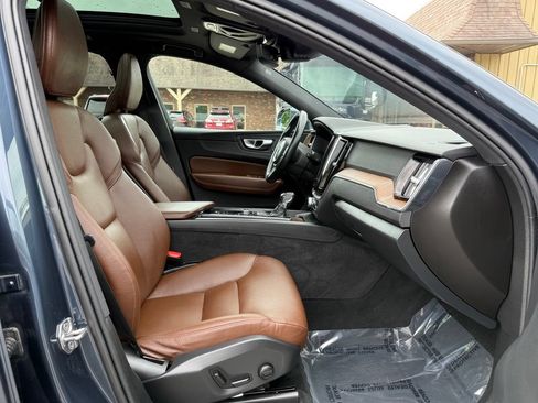 Used 2021 Volvo XC60 T5 Momentum w/ Climate Package AWD/4WD image 23