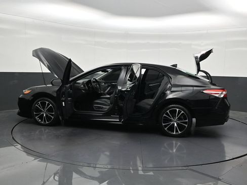 Used 2020 Toyota Camry SE FWD image 36
