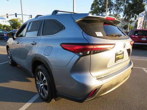 Certified 2023 Toyota Highlander XLE image 8