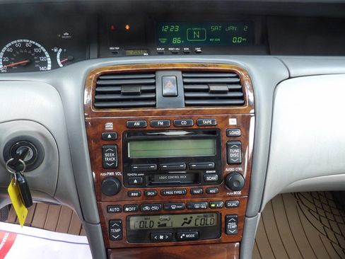 Used 2002 Toyota Avalon XLS image 32