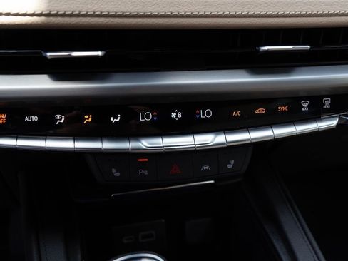 Used 2024 Cadillac XT4 Luxury w/ Cold Weather Package image 13