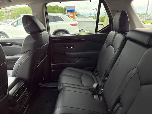 Used 2023 Honda Pilot Touring image 10