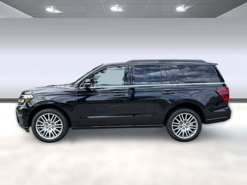 Used 2024 Ford Expedition Limited AWD/4WD image 2