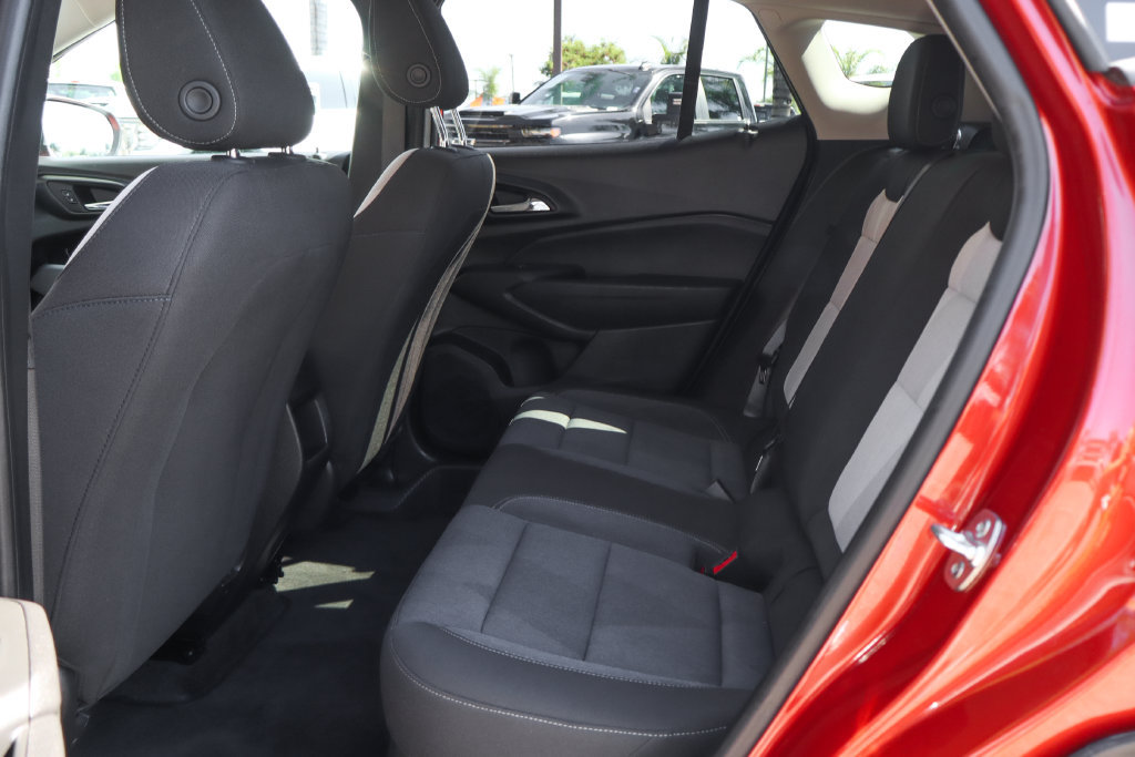 Used 2024 Chevrolet Trax LS w/ LS Convenience Package FWD image 40