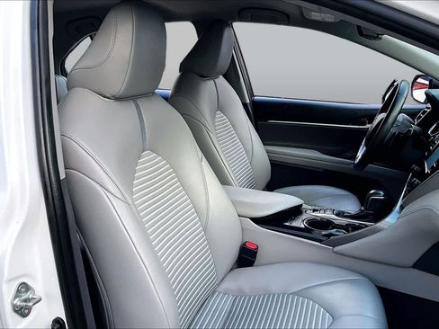 Used 2018 Toyota Camry SE FWD image 9