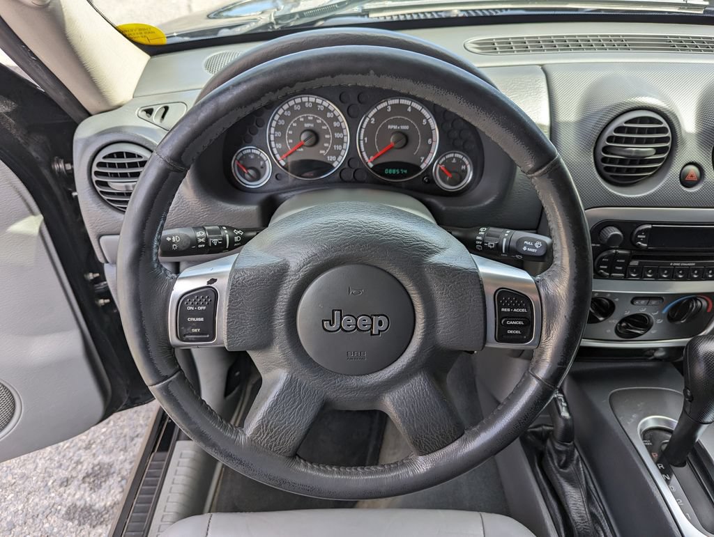 Used 2005 Jeep Liberty Limited AWD/4WD image 16