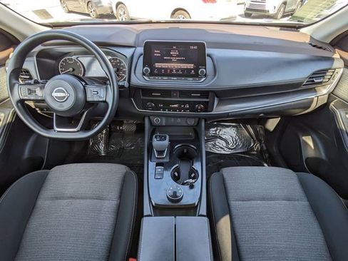 Used 2023 Nissan Rogue SV image 16