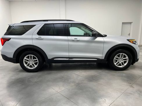 Used 2025 Ford Explorer Active image 8