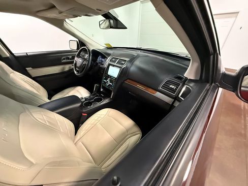 Used 2018 Ford Explorer Platinum AWD/4WD image 60