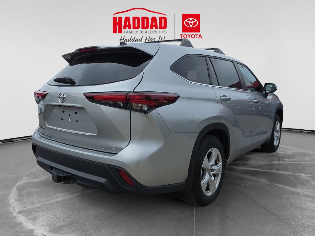 Used 2024 Toyota Highlander LE AWD/4WD image 6