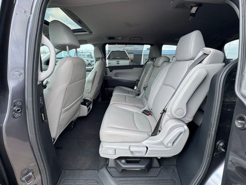 Used 2023 Honda Odyssey EX-L image 12