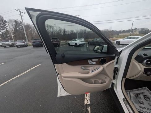 Used 2021 Mercedes-Benz GLC 300 4MATIC image 10