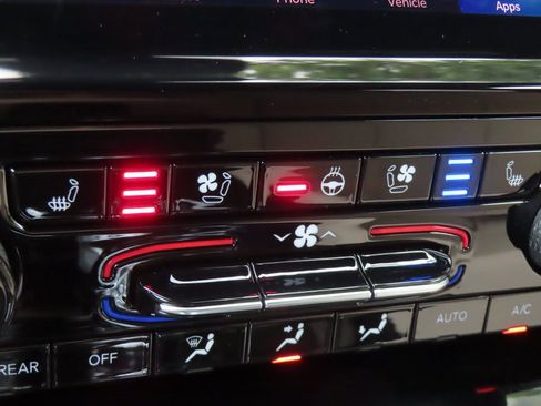 New 2025 Jeep Grand Cherokee Limited w/ Luxury Tech Group II image 11