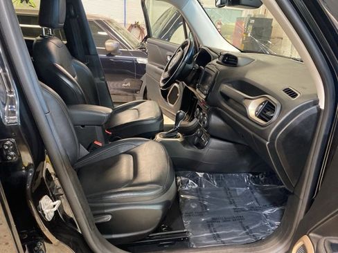 Used 2017 Jeep Renegade Limited image 10