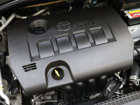 Used 2021 Toyota C-HR XLE FWD image 24