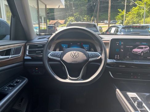 Used 2026 Volkswagen Atlas SE FWD image 32