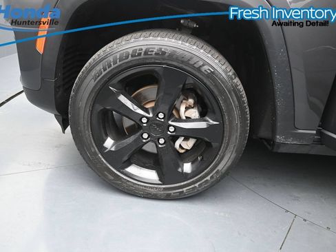 Used 2023 Jeep Grand Cherokee Altitude AWD/4WD image 14