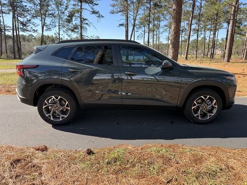 New 2026 Chevrolet Trax LT w/ Driver Confidence Package image 6
