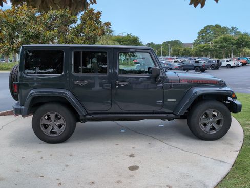 Used 2017 Jeep Wrangler Unlimited Rubicon AWD/4WD image 11