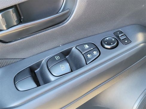 Used 2022 Nissan Kicks S image 15