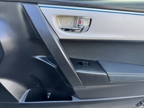 Used 2016 Toyota Corolla LE image 21