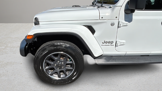 Used 2020 Jeep Gladiator Overland w/ Safety Group AWD/4WD image 37