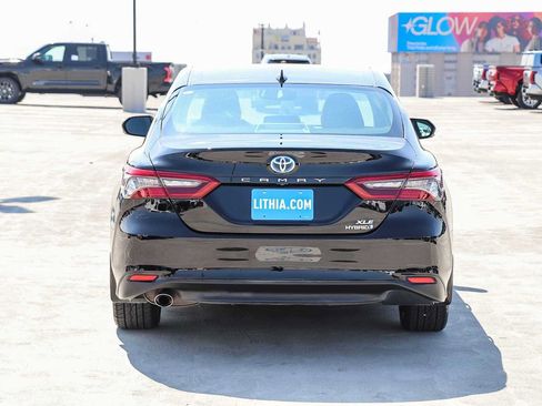 Used 2021 Toyota Camry XLE FWD image 6