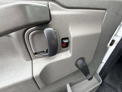 Used 2017 GMC Savana 3500 RWD image 20