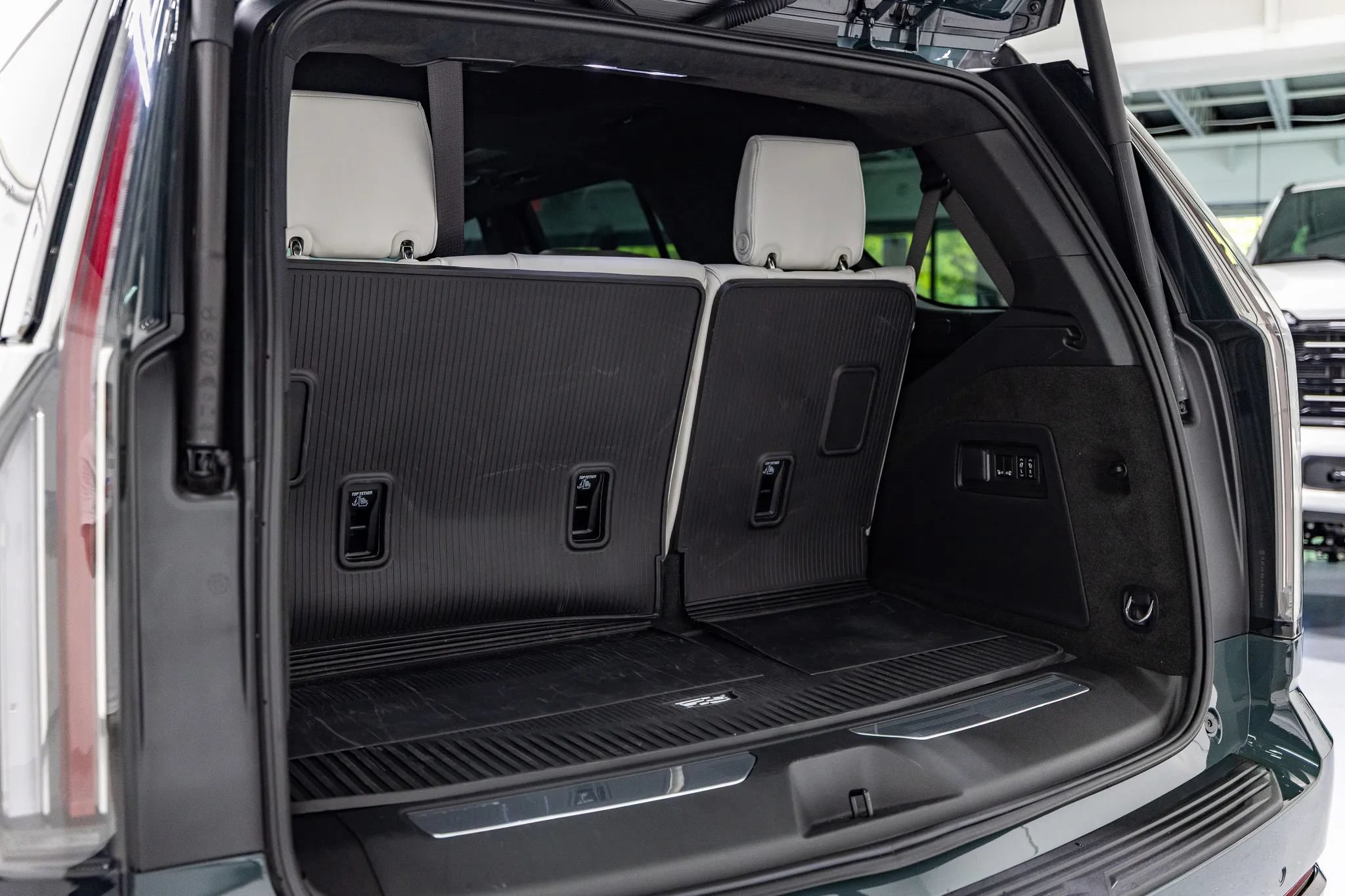 Used 2026 Cadillac Escalade V w/ LPO, ONYX Package AWD/4WD image 19