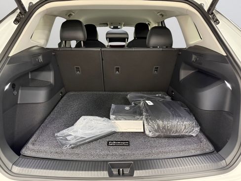 New 2026 Volkswagen Tiguan SE AWD/4WD image 9