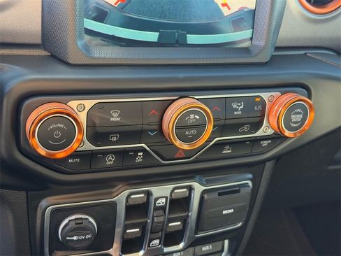 Used 2022 Jeep Gladiator Mojave w/ Trailer Tow Package image 31